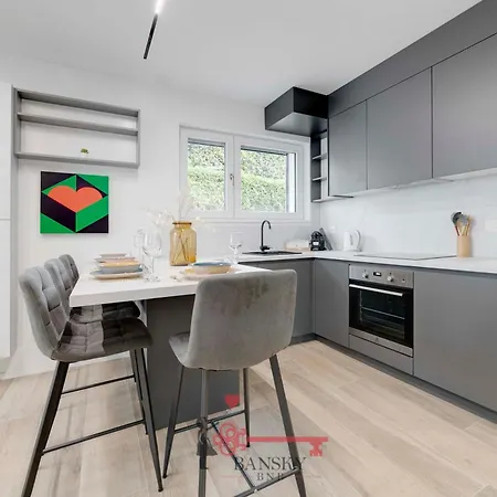 Апартаменти Sofia 4 - 5min Station -by Easylife Swiss