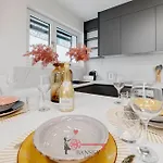 Apartment Sofia 4 - 5min Station -by Easylife Swiss *